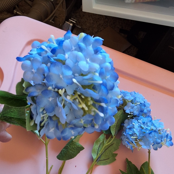 Artifical blue hydrangeas - Picture 4 of 6